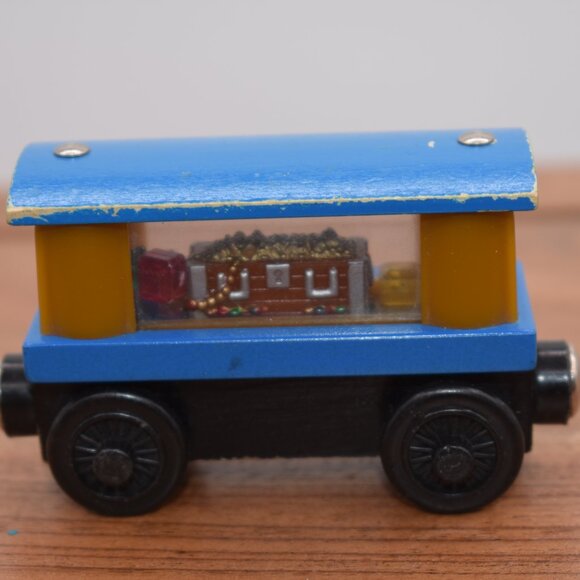 Thomas the Tank Engine & Friends Wooden Railway Train Sodor Museum Jewel Car - Picture 4 of 5